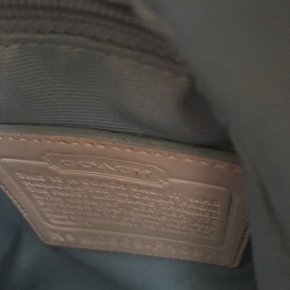 Authentic COACH White Suede Floral Bee Crossbody - Picture 4 of 5